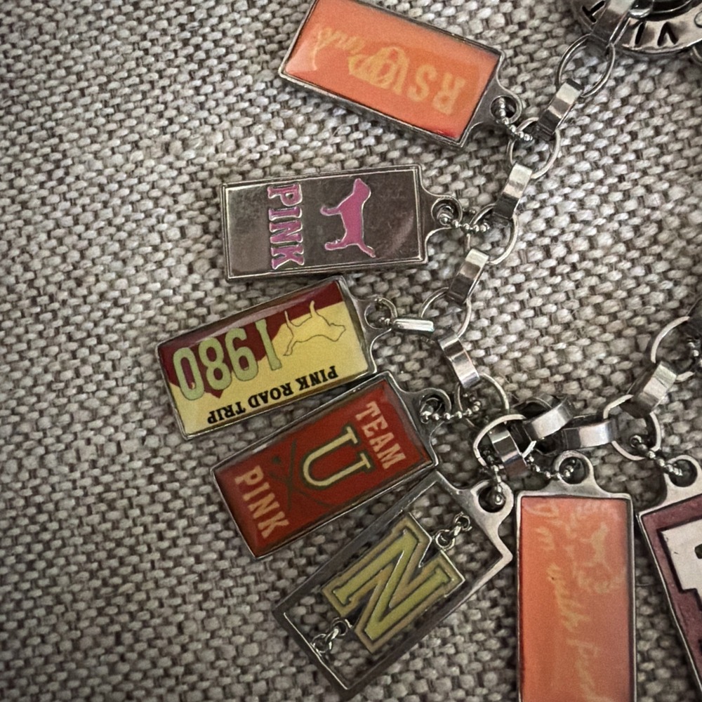 Victoria's Secret Pink Charm Bracelet Rare Road Trip VS - Picture 6 of 7